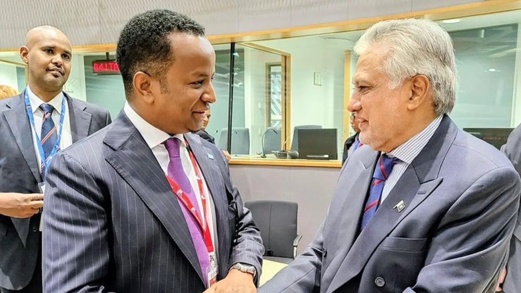Pakistan, Somalia discuss urgent efforts to free hijacked vessel hostages 